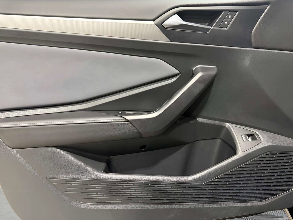 2025 Volkswagen Jetta SE - Photo 18