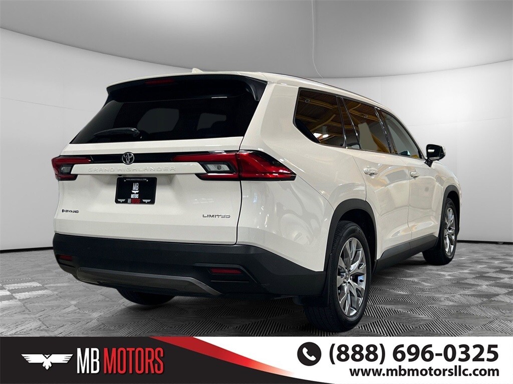 2024 Toyota Highlander Hybrid Limited photo 3