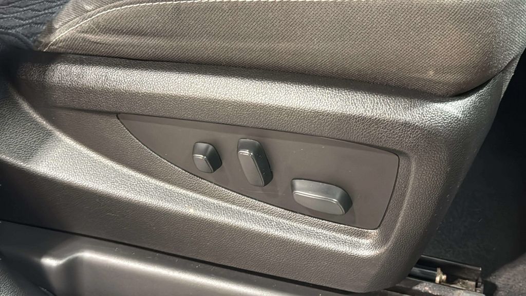 2020 GMC Yukon SLE - Photo 11