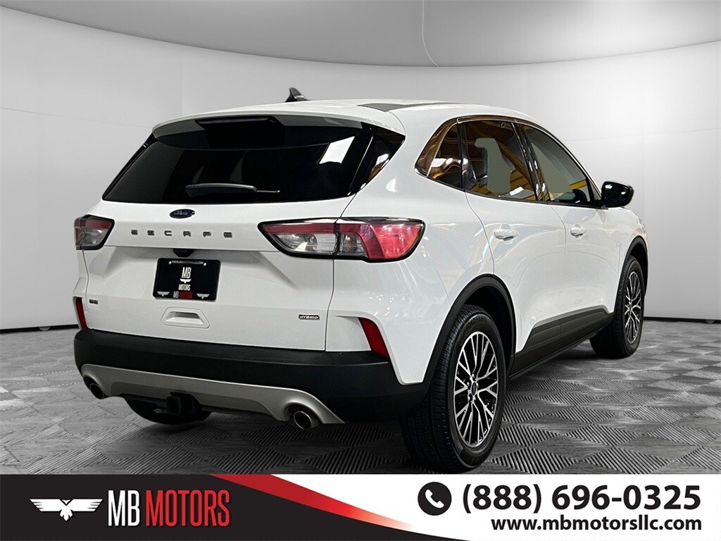 2022 Ford Escape SE photo 3