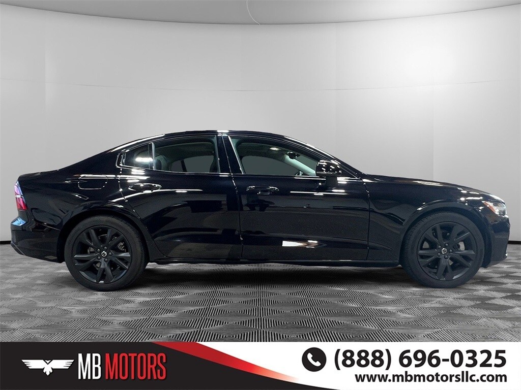 2024 Volvo S60 B5 Plus photo 2