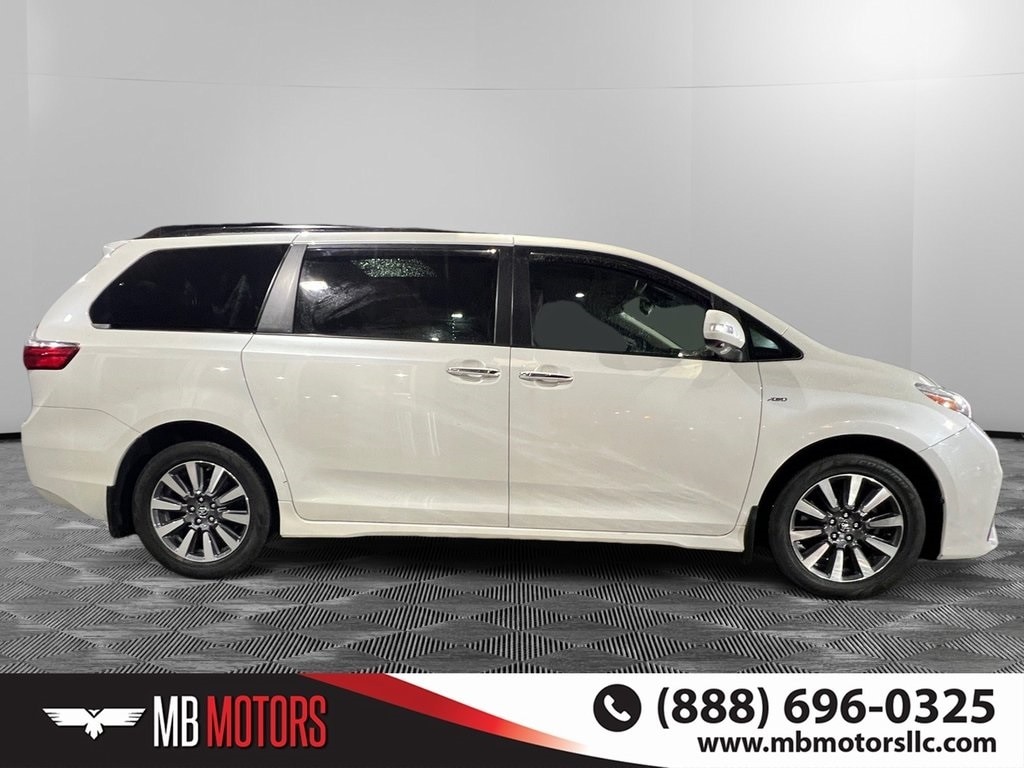 Used 2018 Toyota Sienna XLE Van Passenger Van
