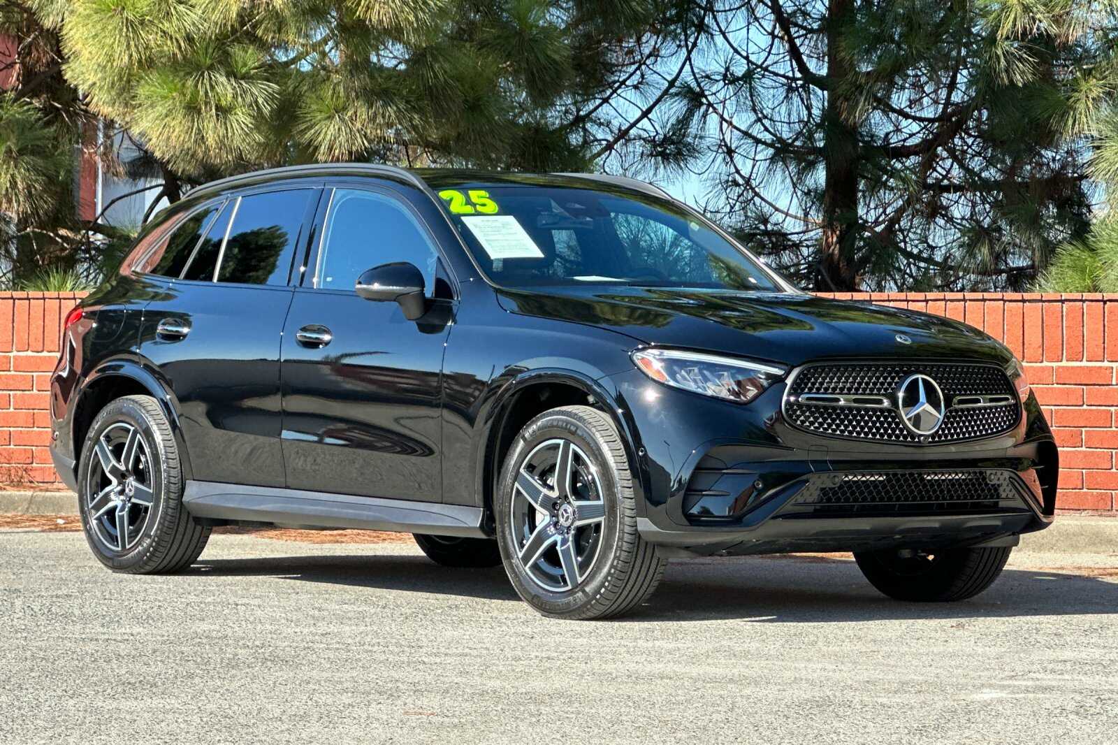 2025 Mercedes Benz GLC 300 4MATIC photo 2