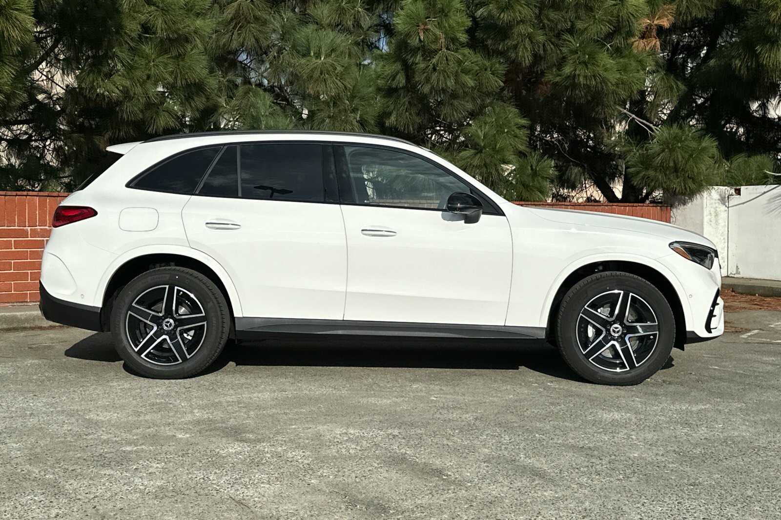 2026 Mercedes Benz GLC 300 4MATIC photo 3