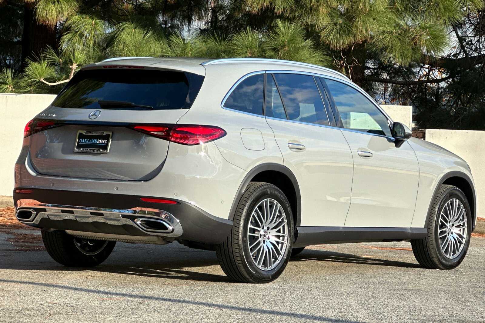 2026 Mercedes Benz GLC 300 photo 4