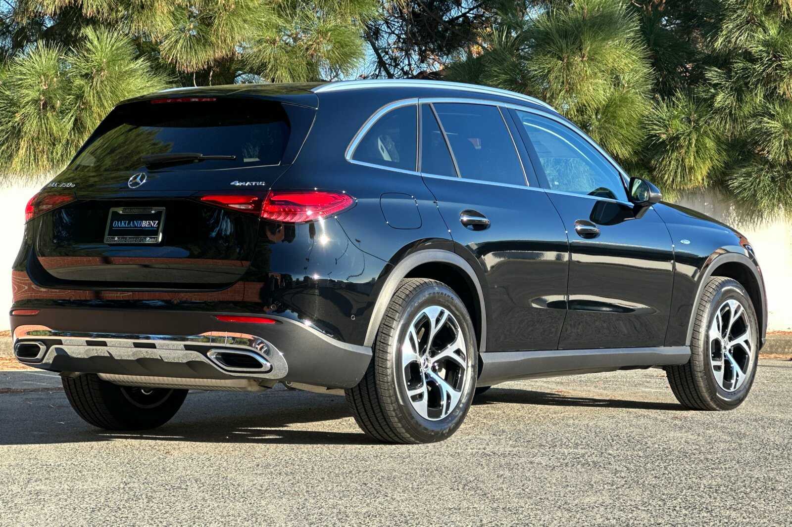 2025 Mercedes Benz GLC 350e 4MATIC photo 2