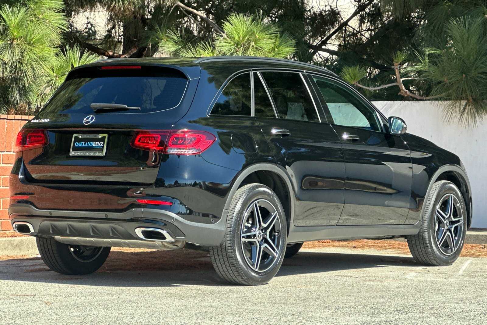 2022 Mercedes Benz GLC 300 photo 4