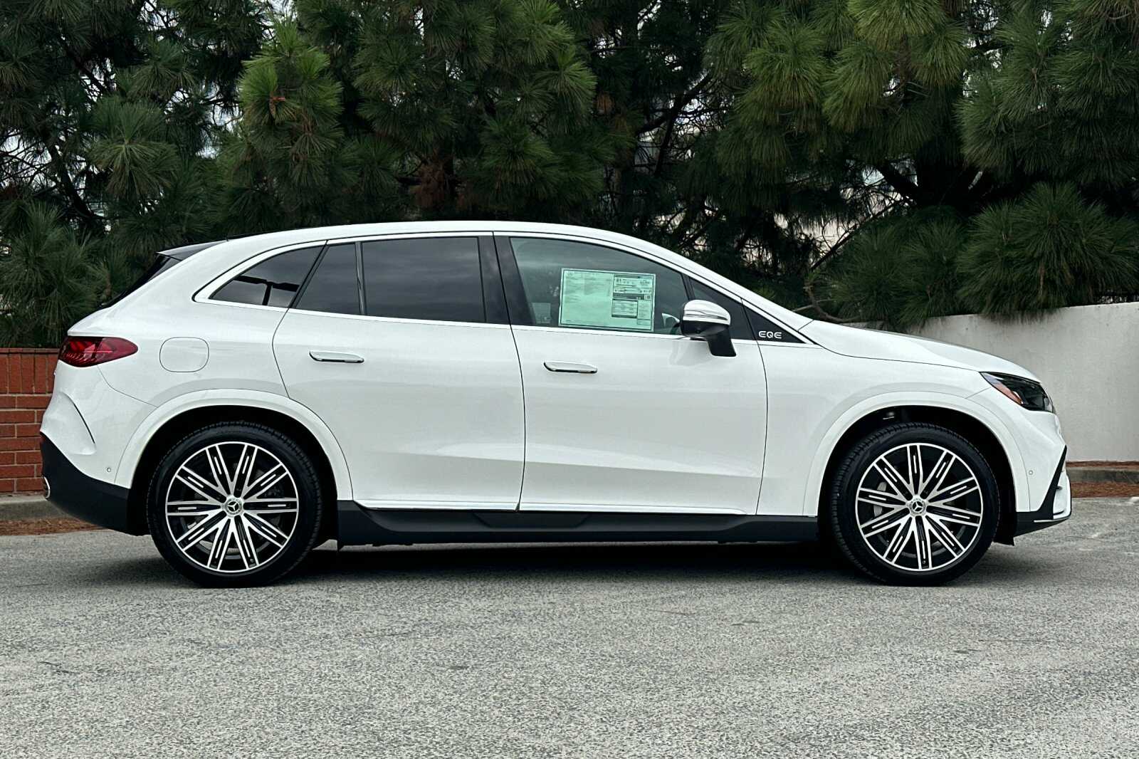 2026 Mercedes Benz EQE SUV 4MATIC photo 3