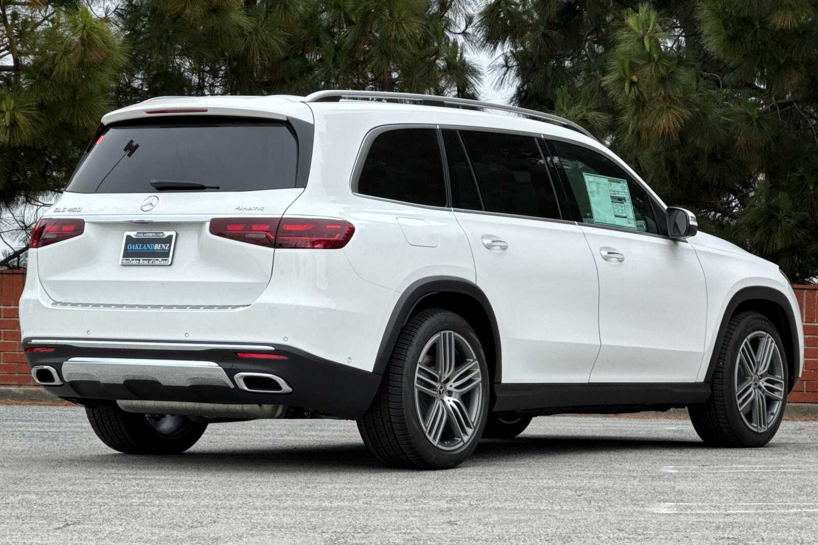 2025 Mercedes Benz GLS 450 4MATIC photo 4