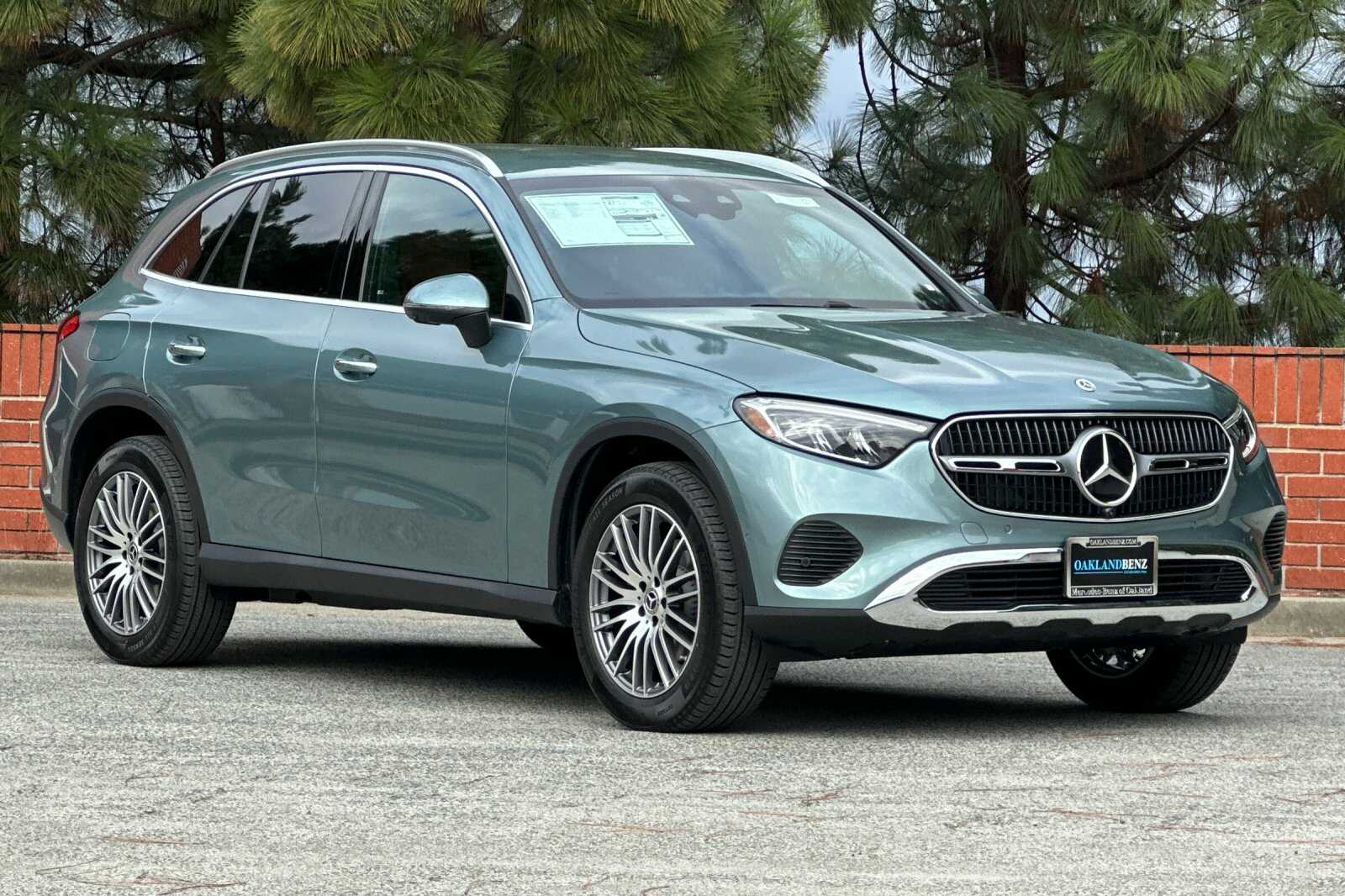 2026 Mercedes Benz GLC 300 photo 2