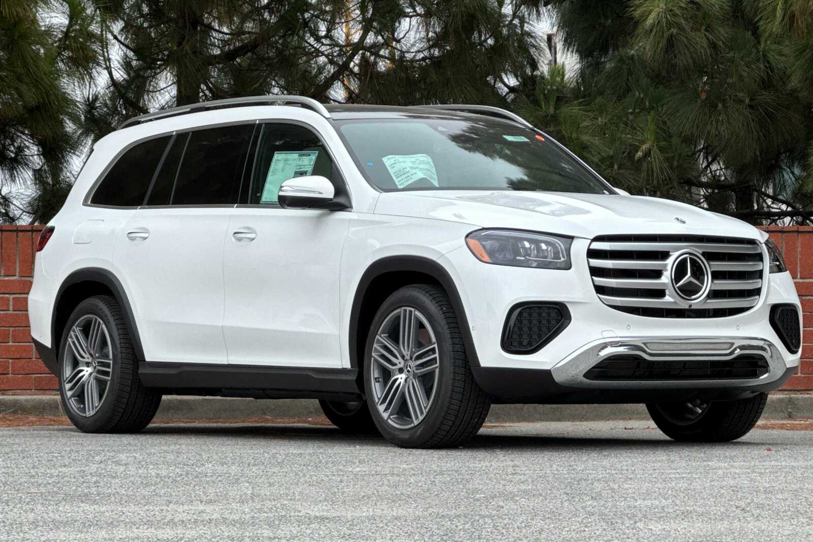 2025 Mercedes Benz GLS 450 4MATIC photo 2