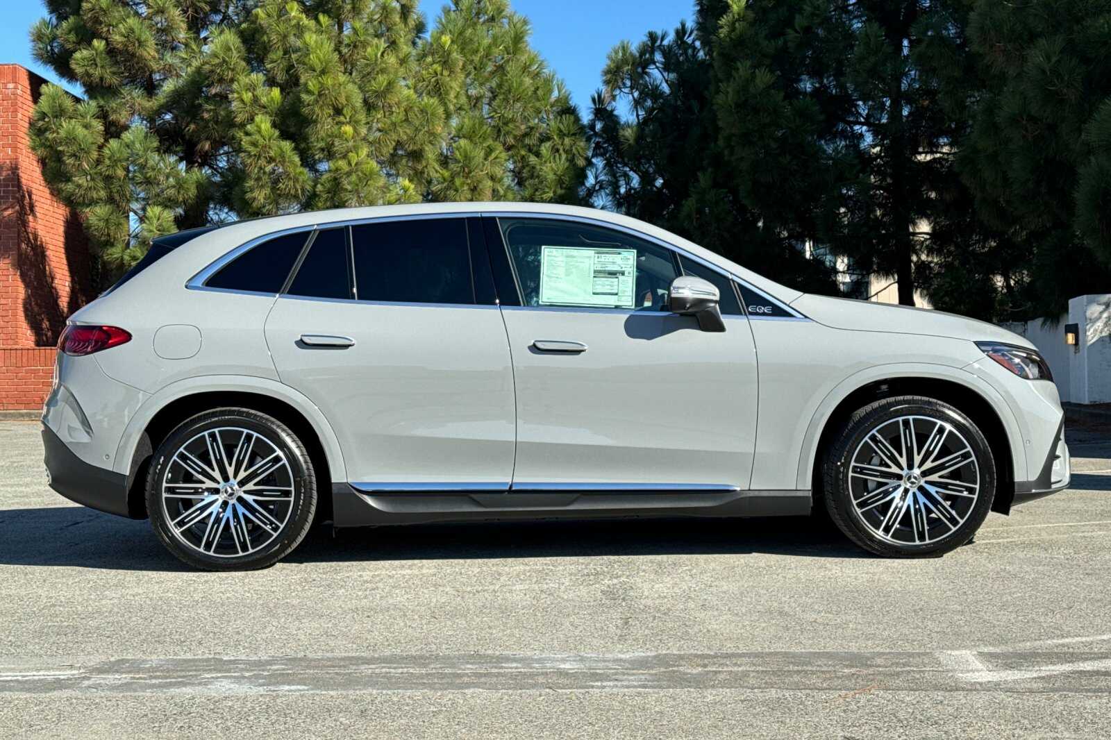 2025 Mercedes Benz 350 4MATIC photo 3