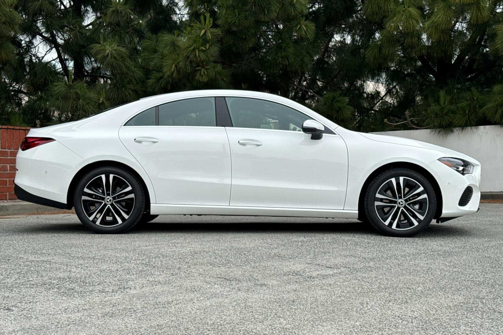 2025 Mercedes Benz CLA 250 photo 3