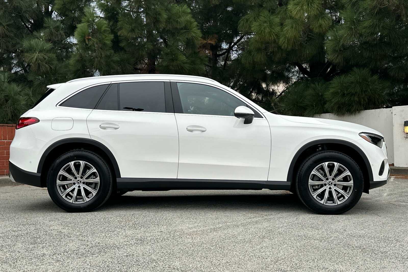 2026 Mercedes Benz GLC 300 4MATIC photo 2