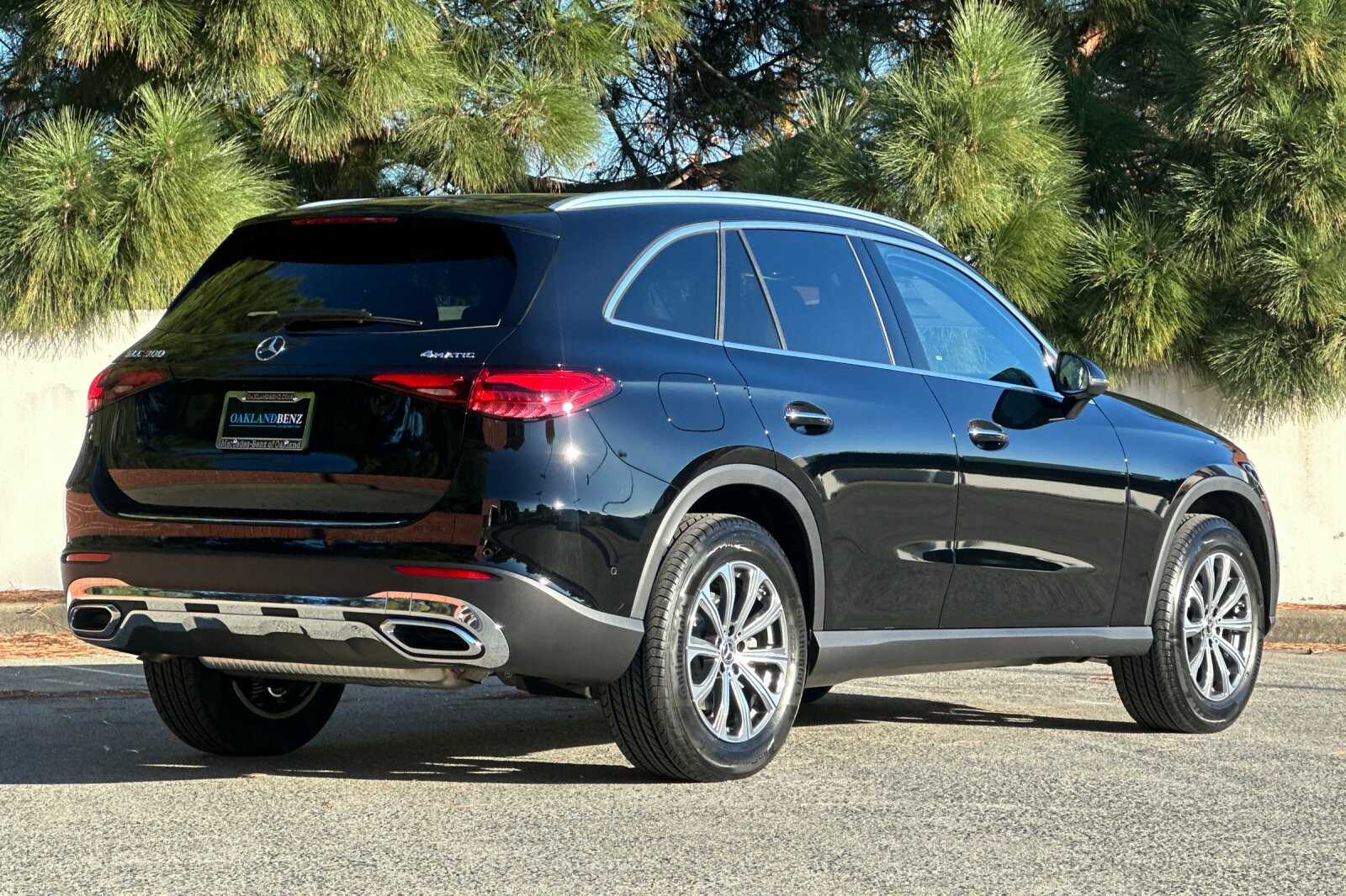 2026 Mercedes Benz GLC 300 4MATIC photo 2