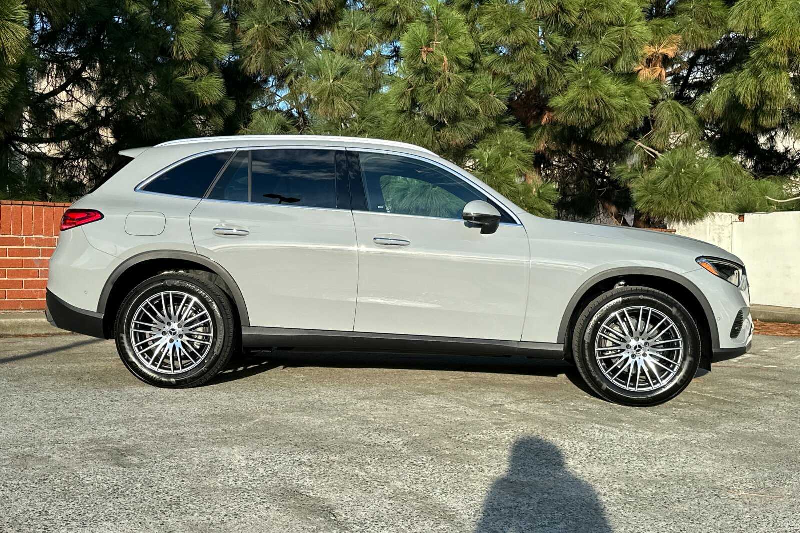 2026 Mercedes Benz GLC 300 photo 3