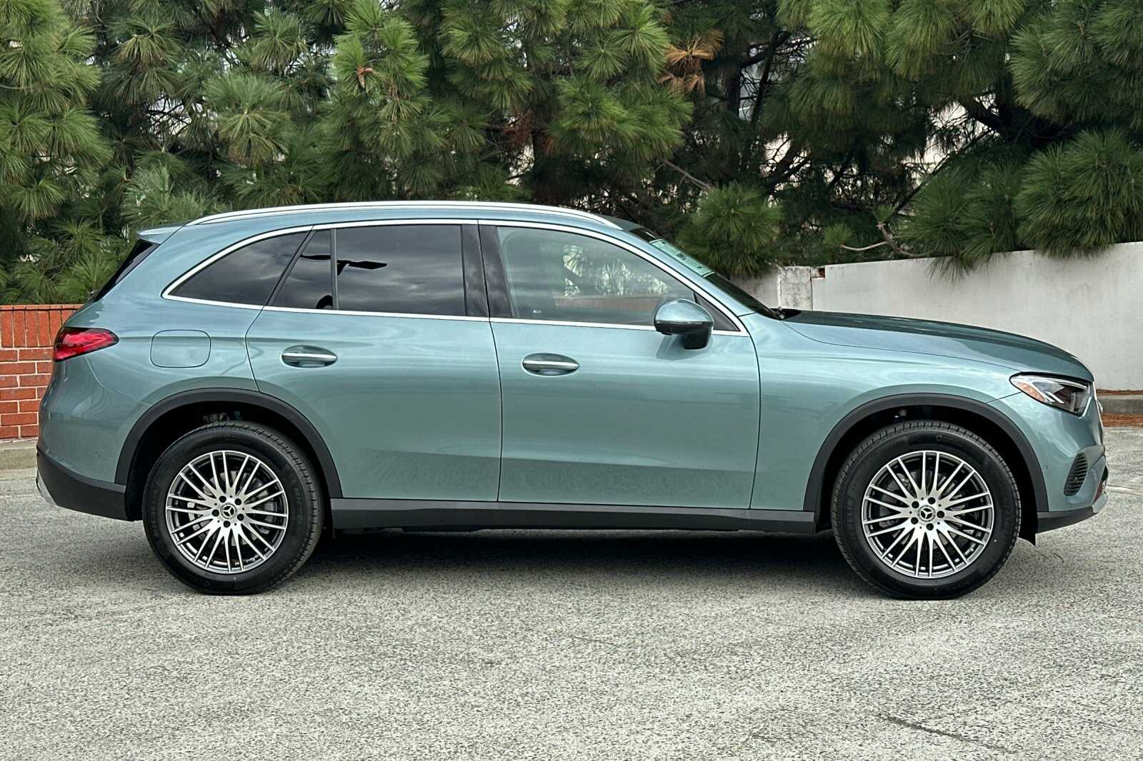 2026 Mercedes Benz GLC 300 photo 3