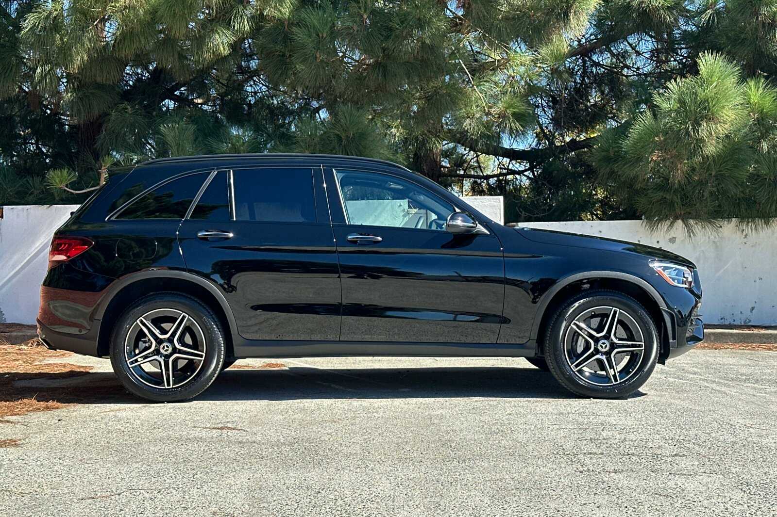 2022 Mercedes Benz GLC 300 photo 3