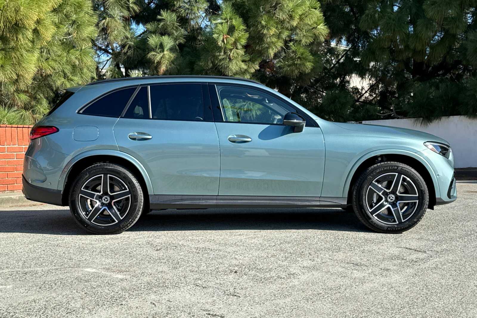 2026 Mercedes Benz GLC 300 photo 2