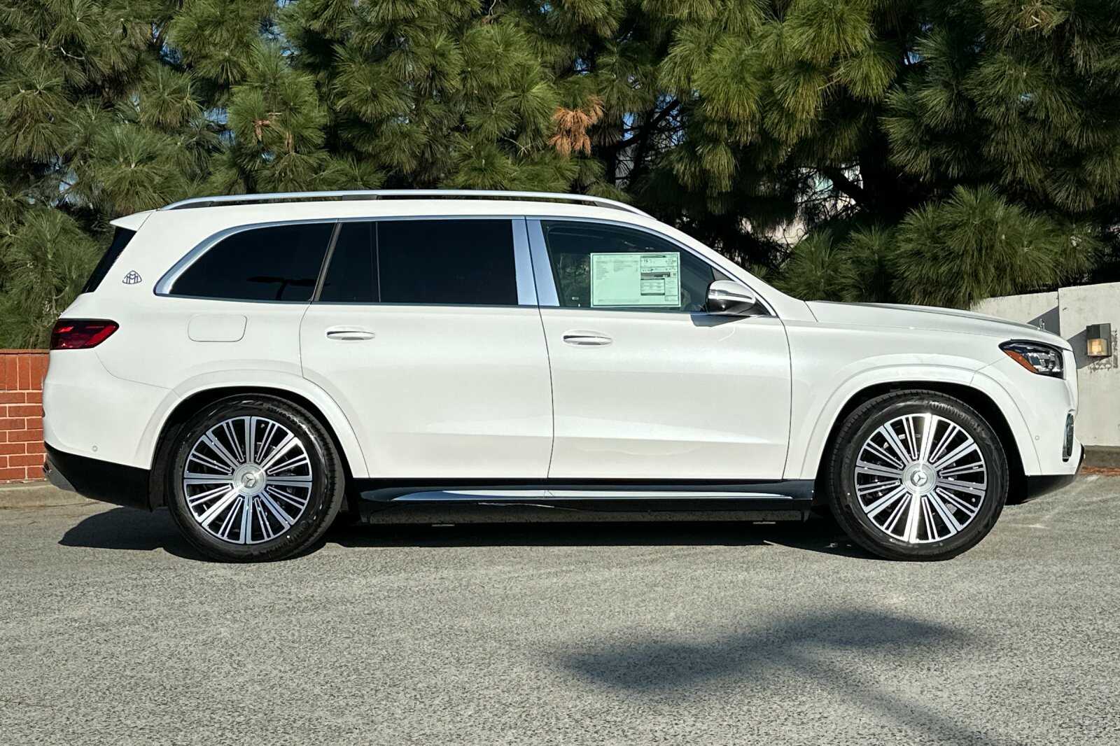 2026 Mercedes Benz GLS 600 4MATIC Maybach photo 3