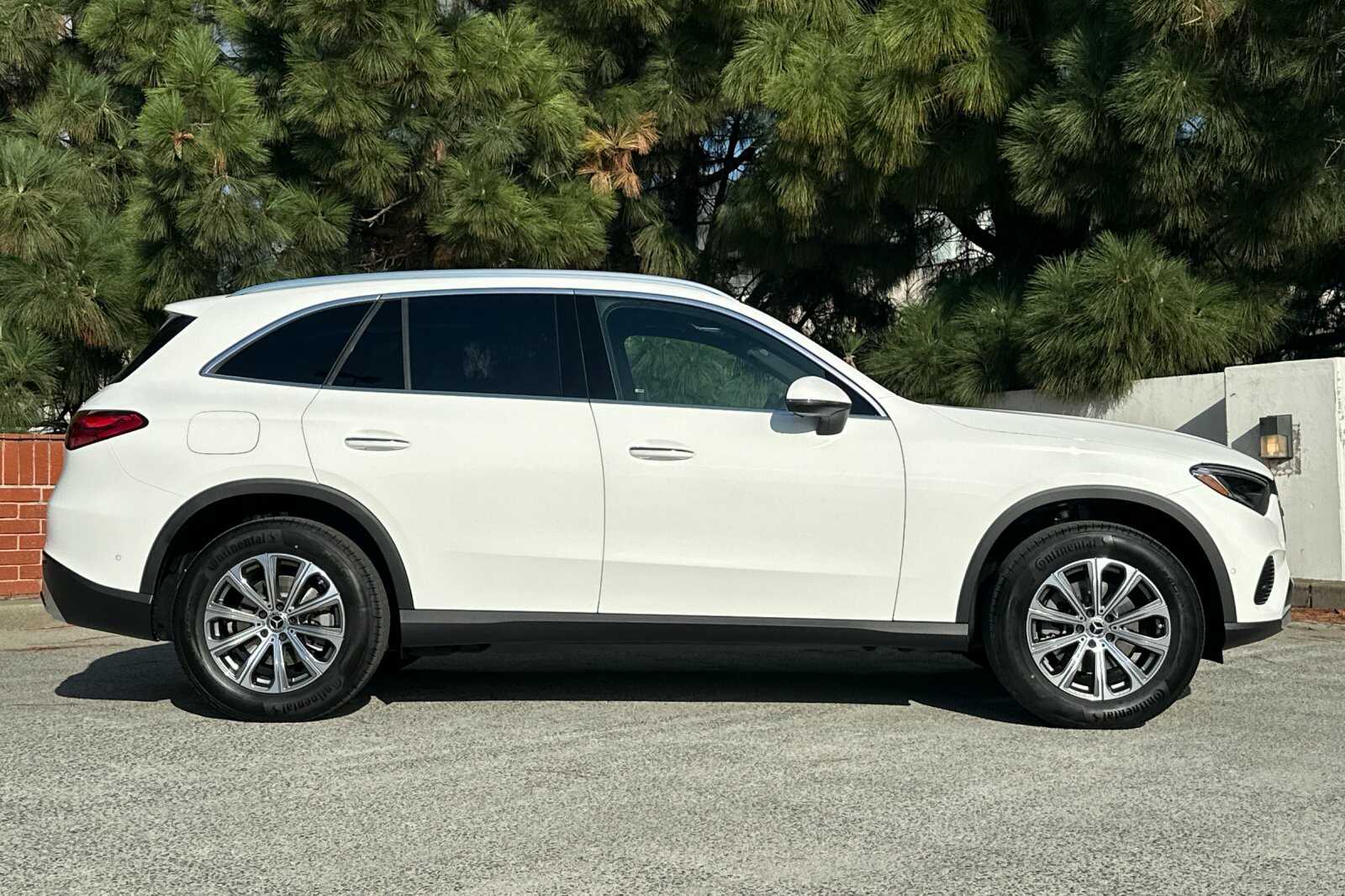 2026 Mercedes Benz GLC 300 4MATIC photo 3