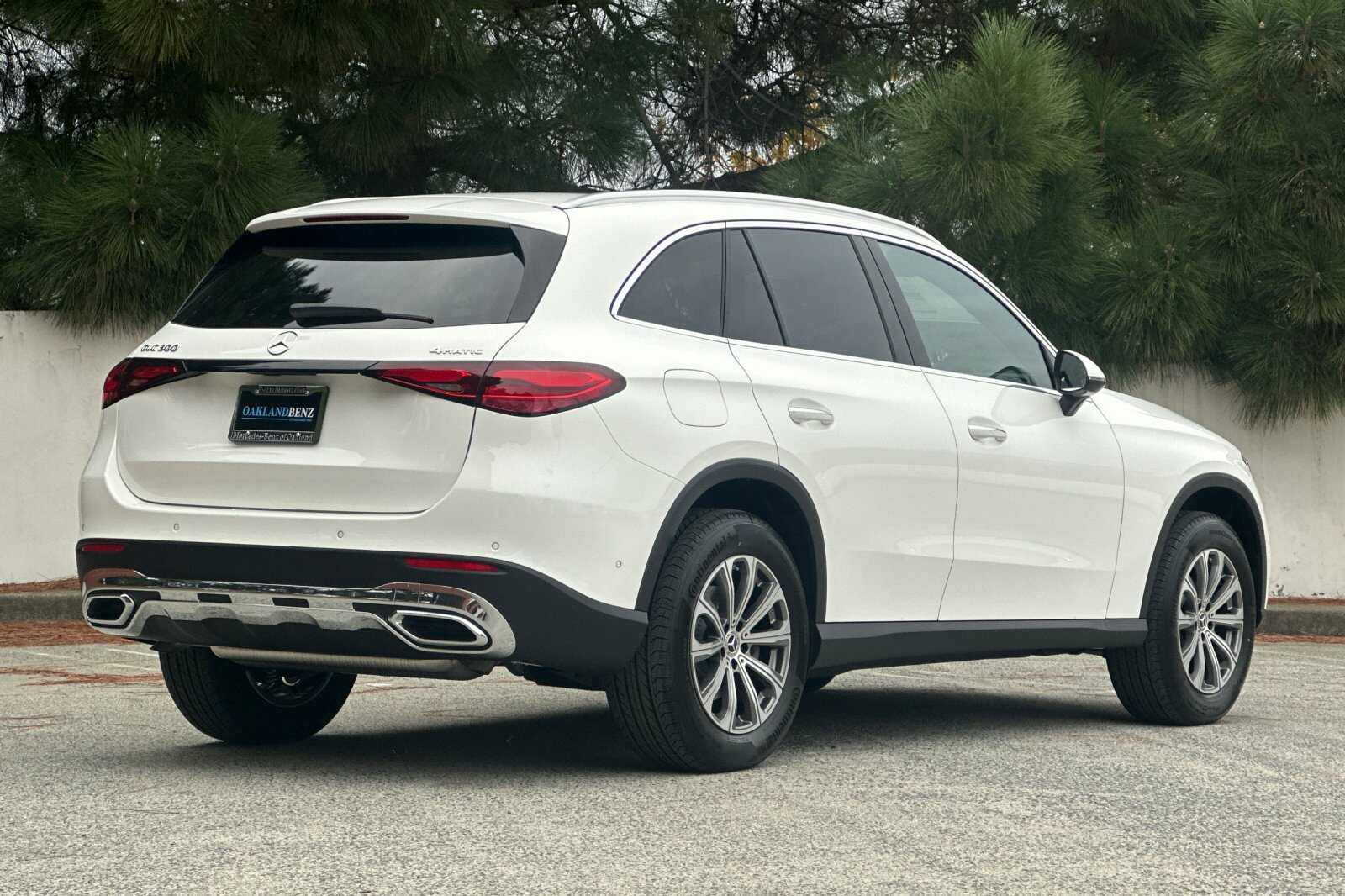 2026 Mercedes Benz GLC 300 4MATIC photo 3