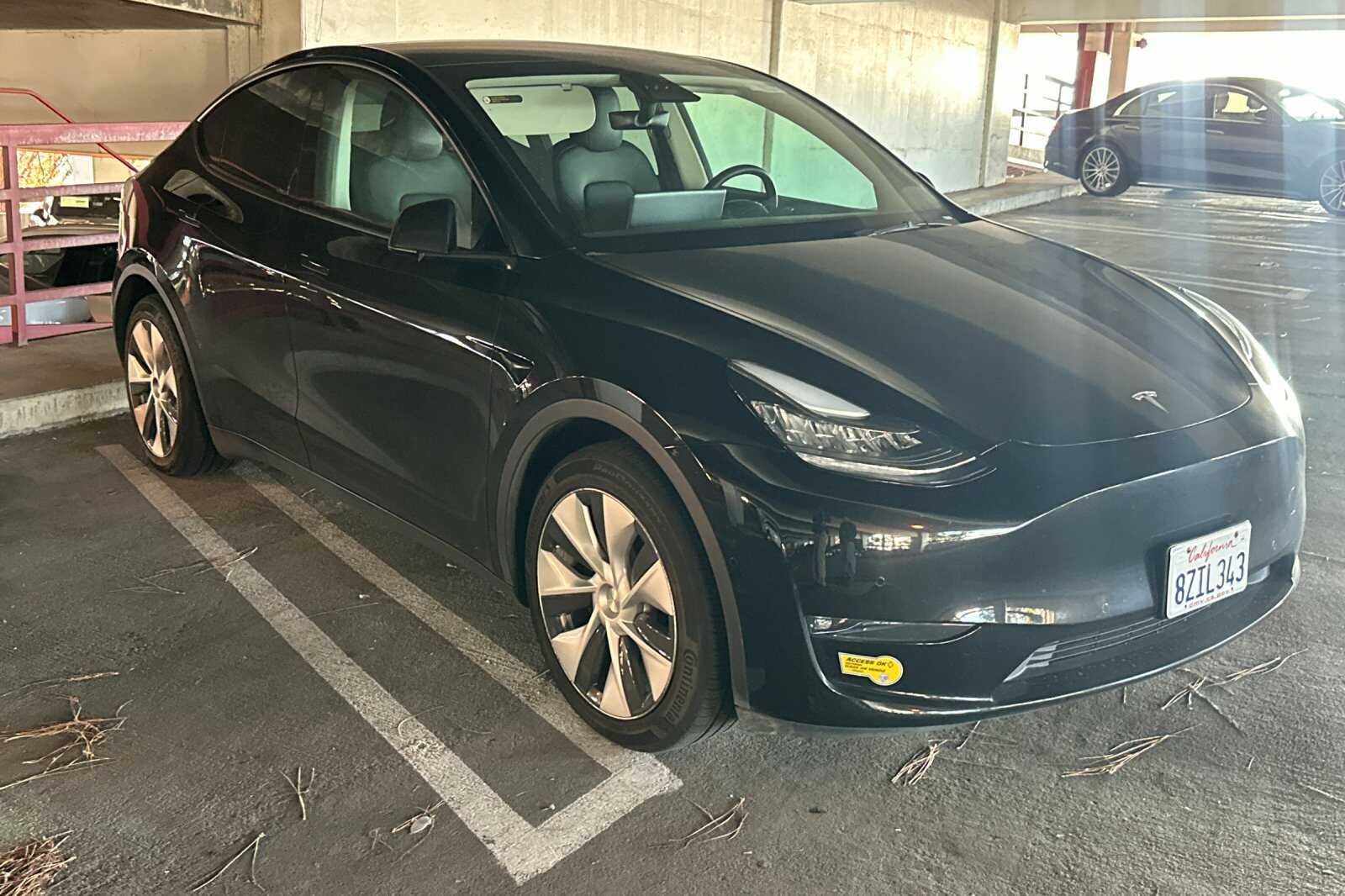 Used 2022 Tesla Model Y Long Range with VIN 7SAYGAEE9NF342633 for sale in Kansas City