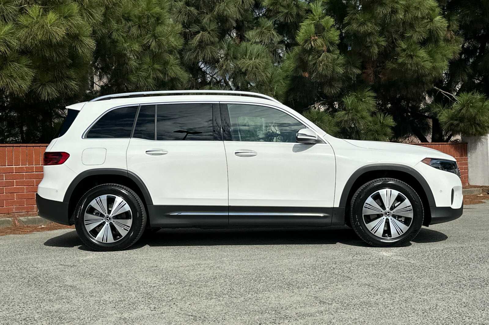 2024 Mercedes Benz EQB photo 3
