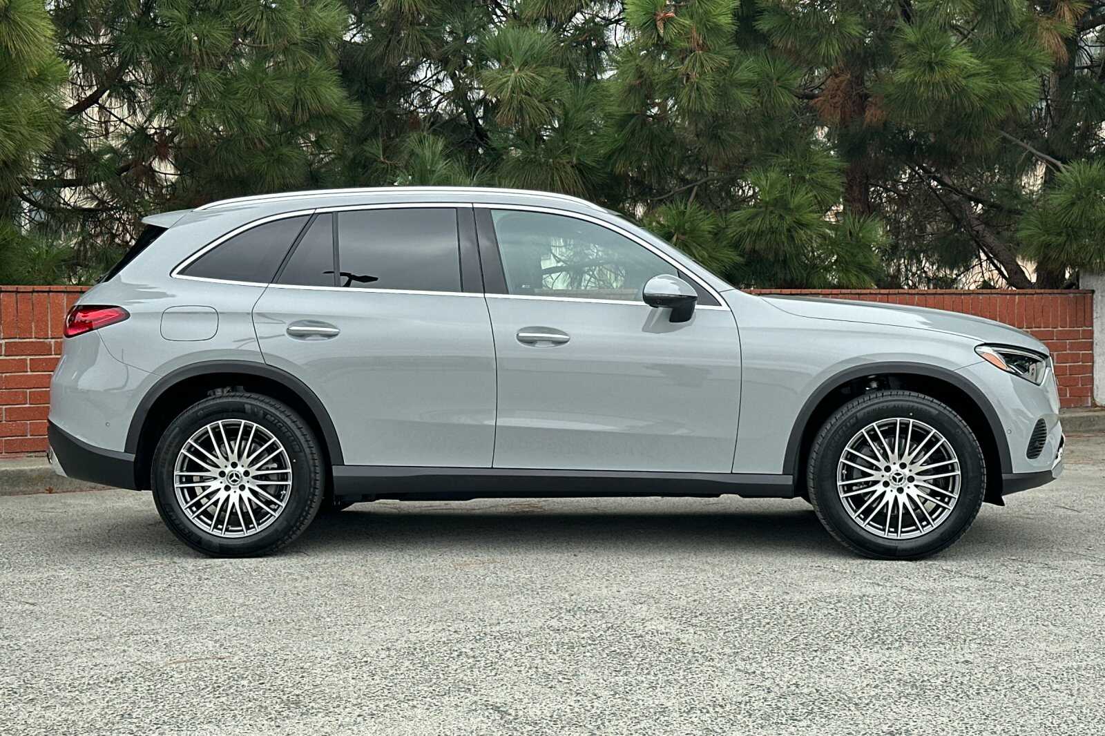 2026 Mercedes Benz GLC 300 photo 3