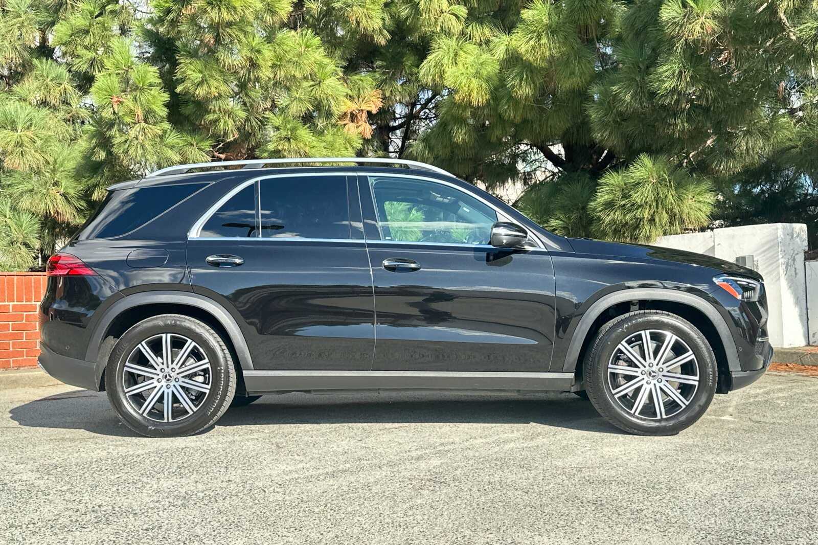 2025 Mercedes Benz GLE 450e 4MATIC photo 3