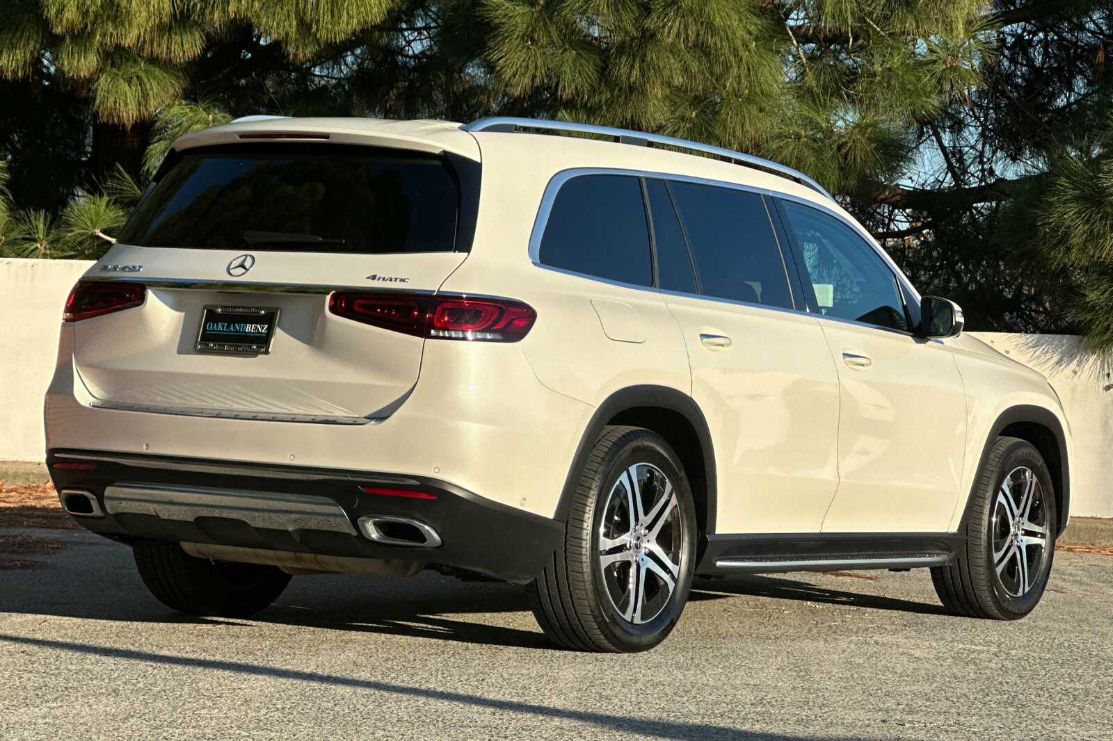 2023 Mercedes Benz GLS 450 4MATIC photo 4