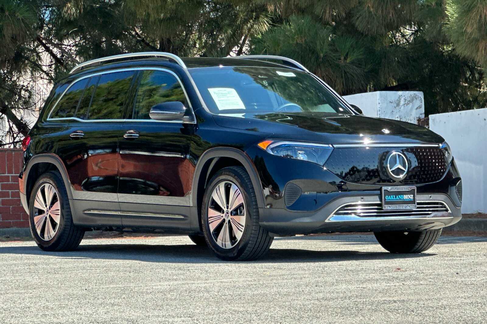 2024 Mercedes Benz EQB 300 4MATIC photo 2