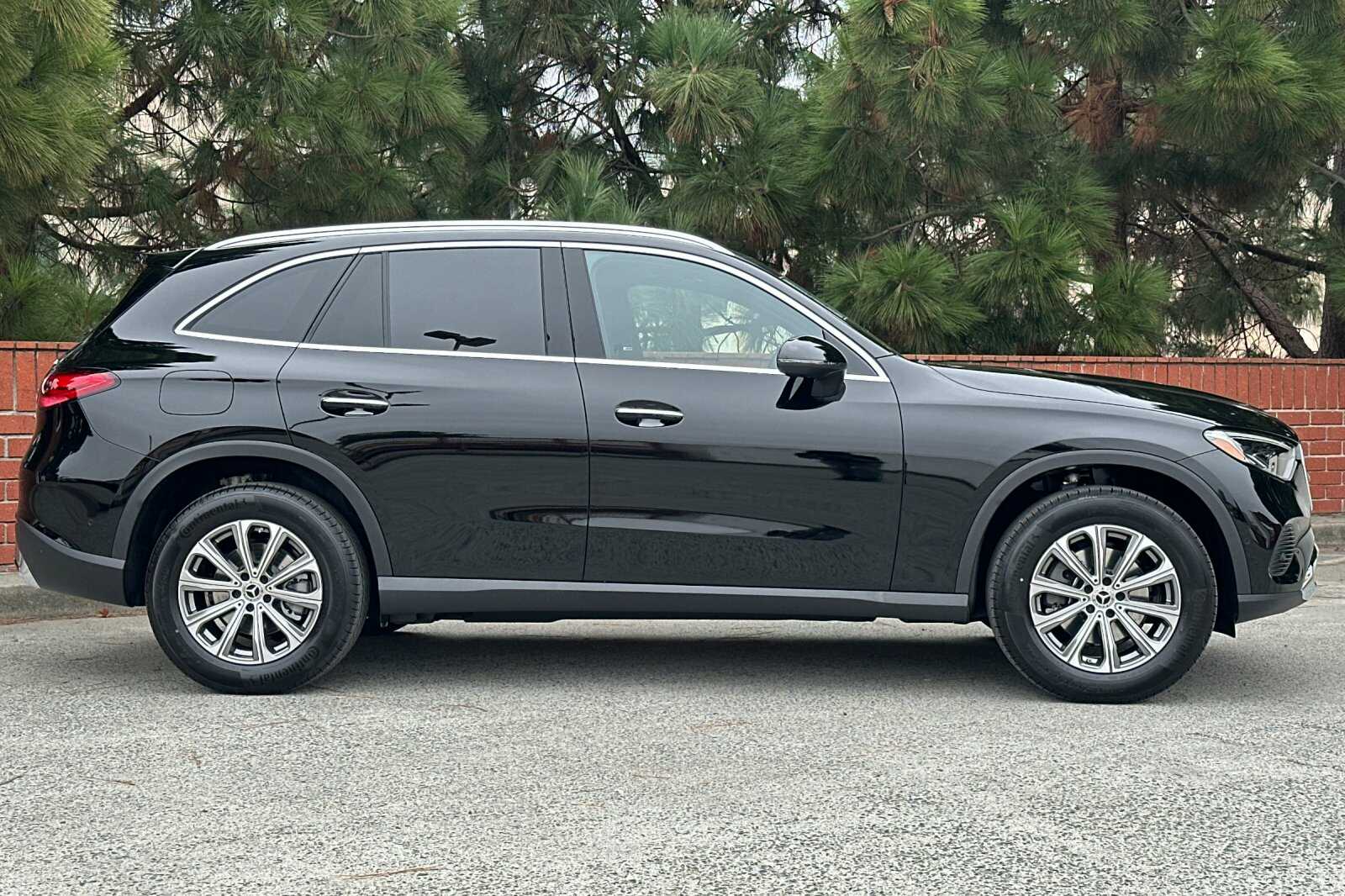 2026 Mercedes Benz GLC 300 4MATIC photo 2