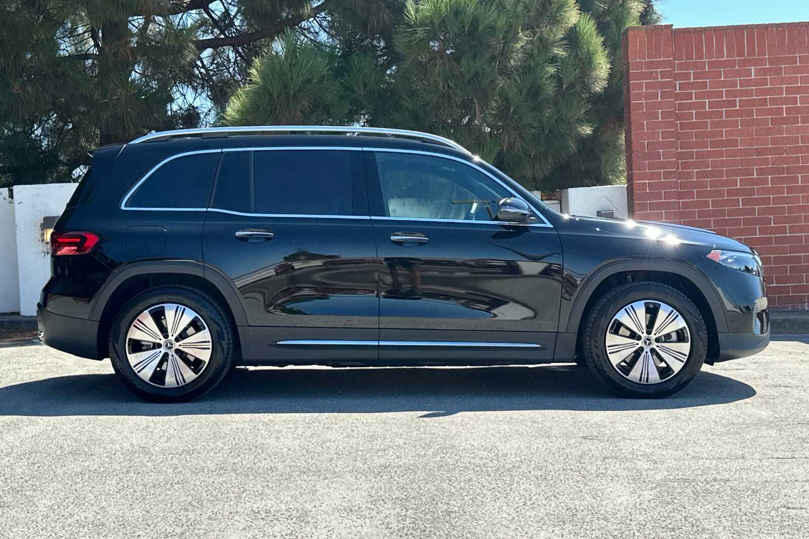 2024 Mercedes Benz EQB 300 4MATIC photo 3
