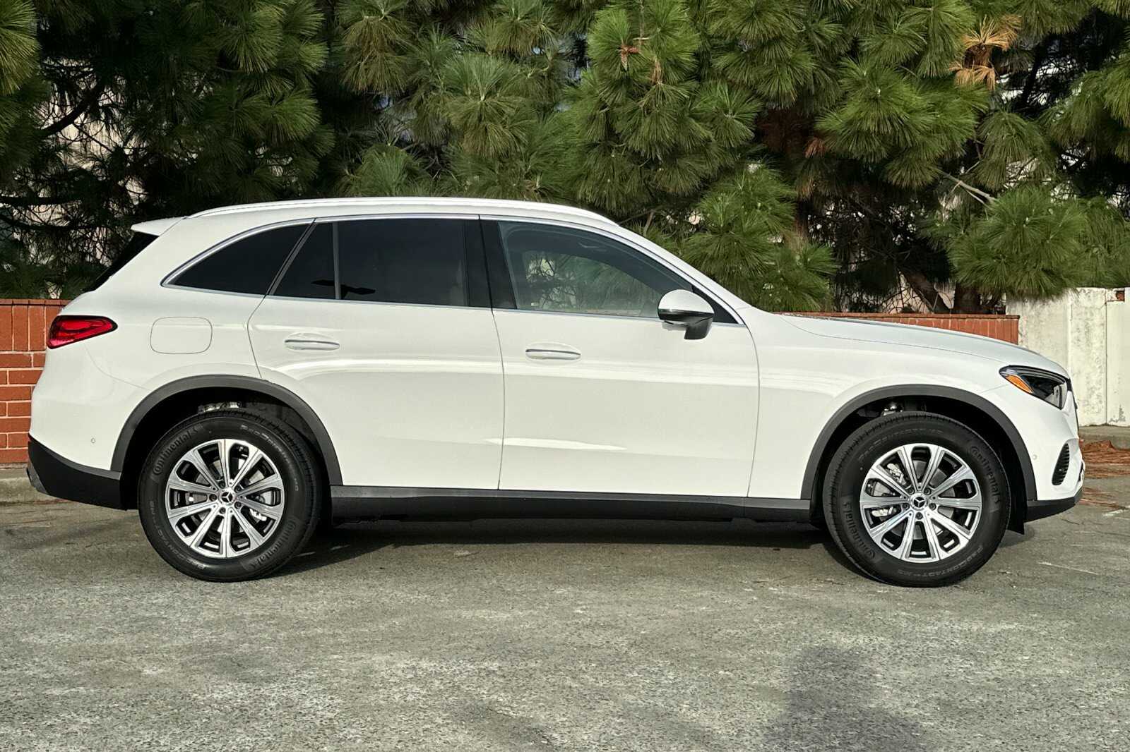 2026 Mercedes Benz GLC 300 4MATIC photo 3