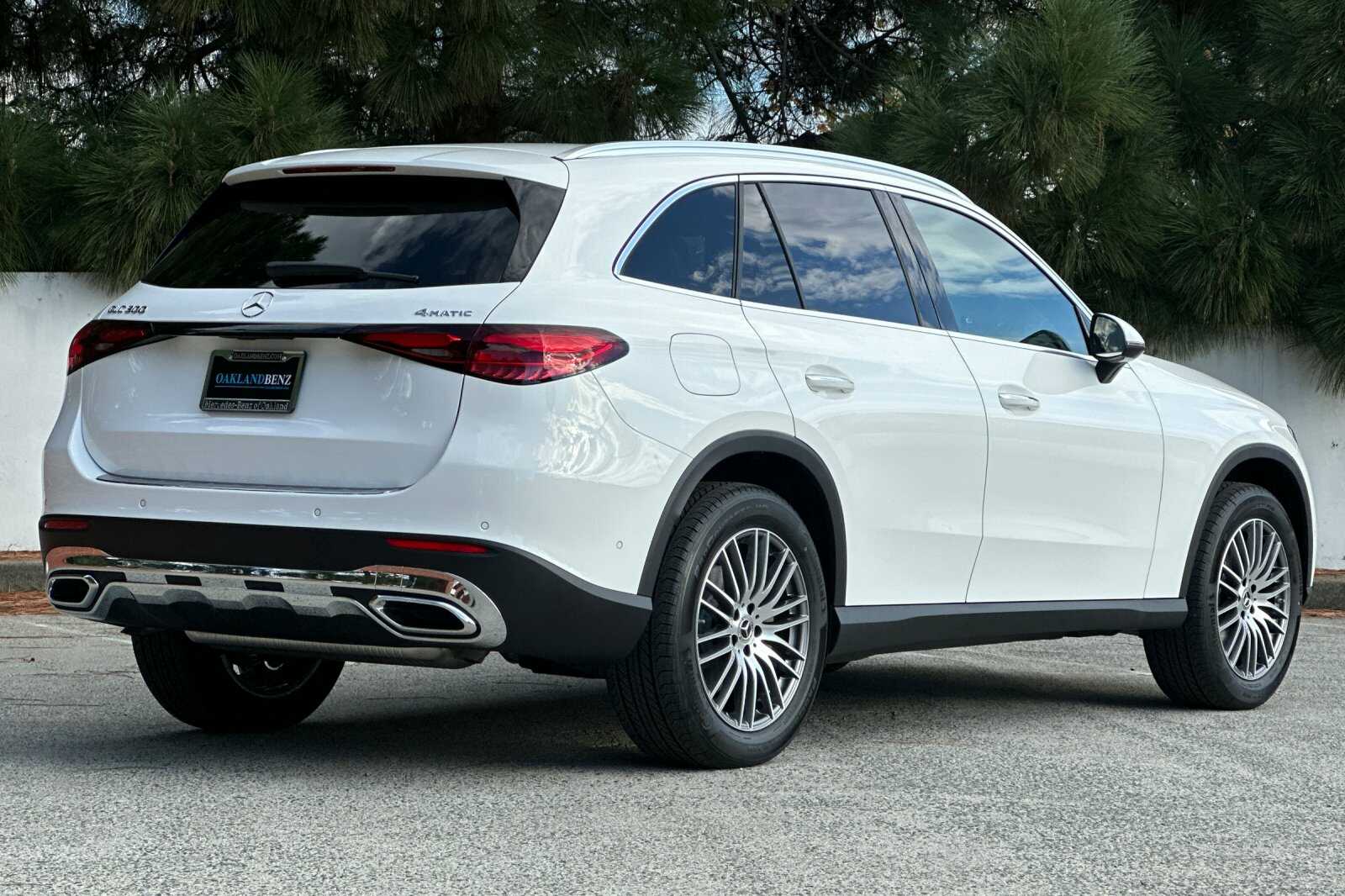 2026 Mercedes Benz GLC 300 4MATIC photo 2