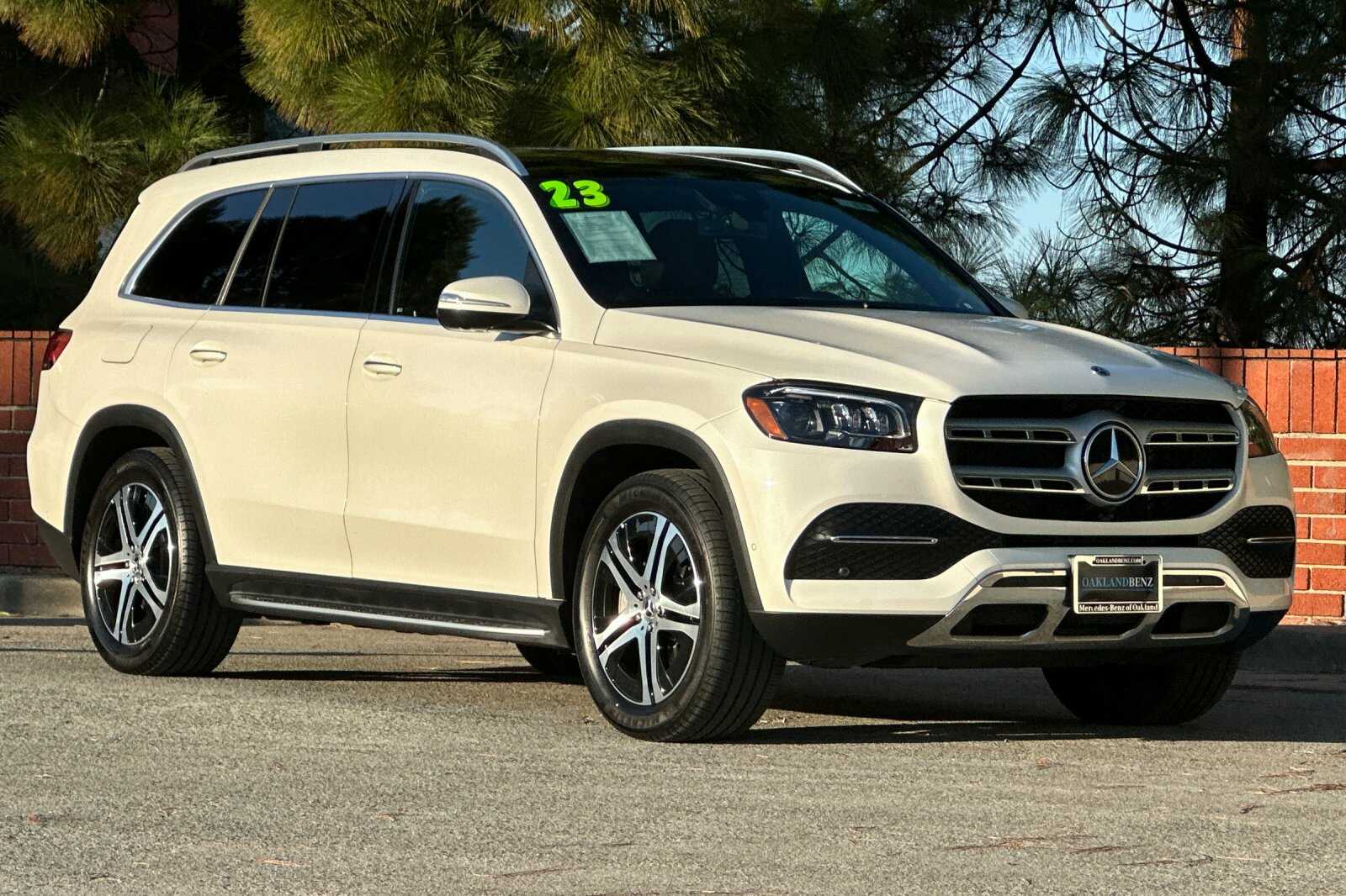 2023 Mercedes Benz GLS 450 4MATIC photo 2