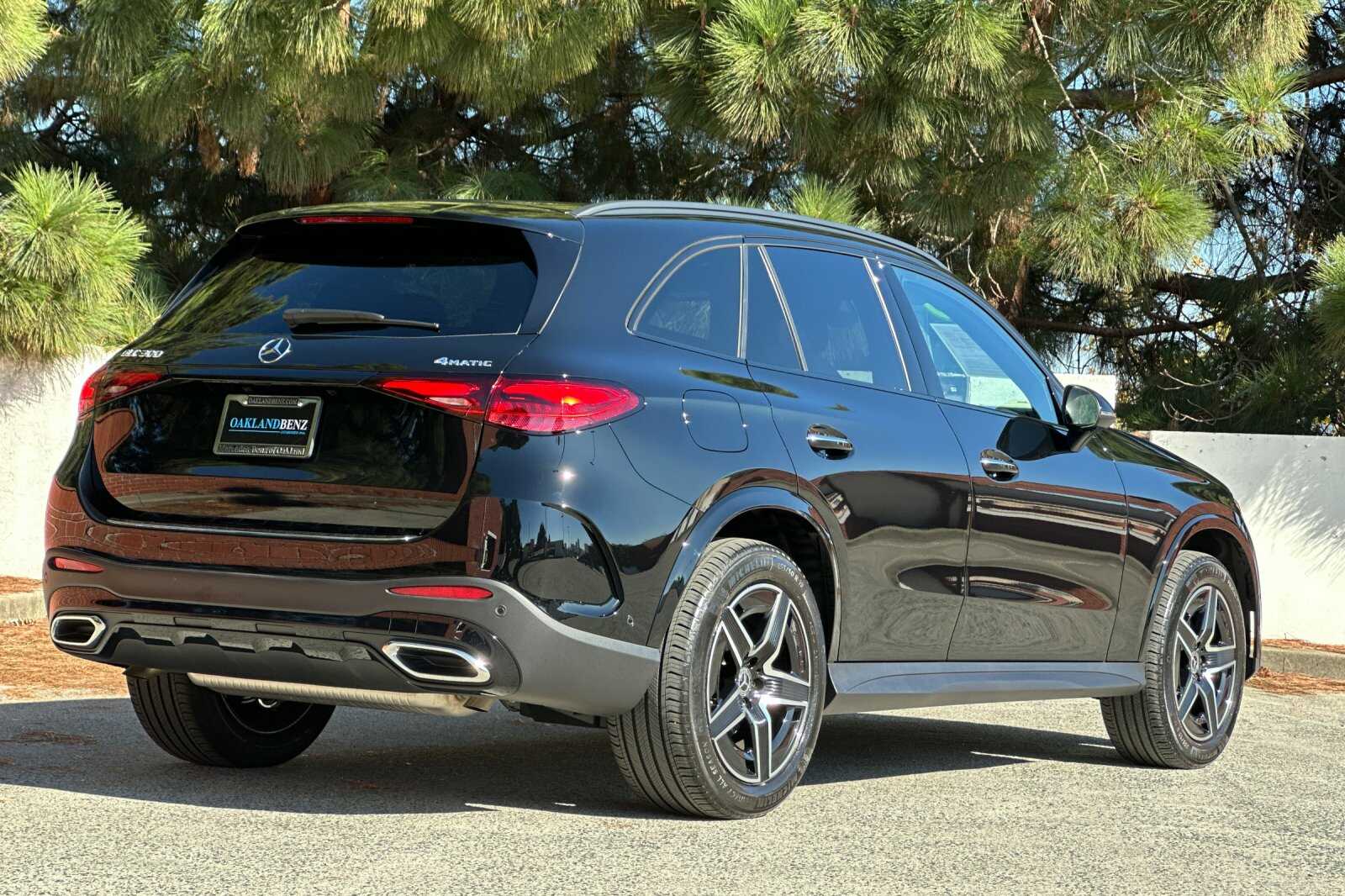2025 Mercedes Benz GLC 300 4MATIC photo 4