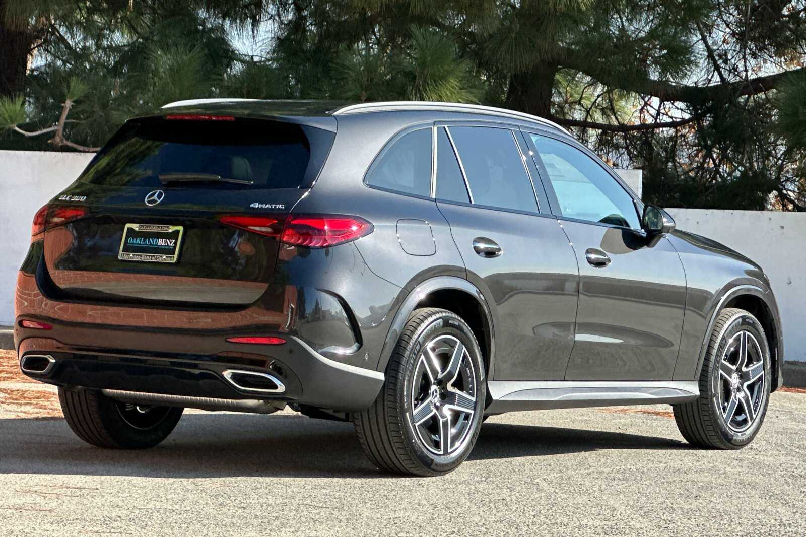 2026 Mercedes Benz GLC 300 4MATIC photo 2