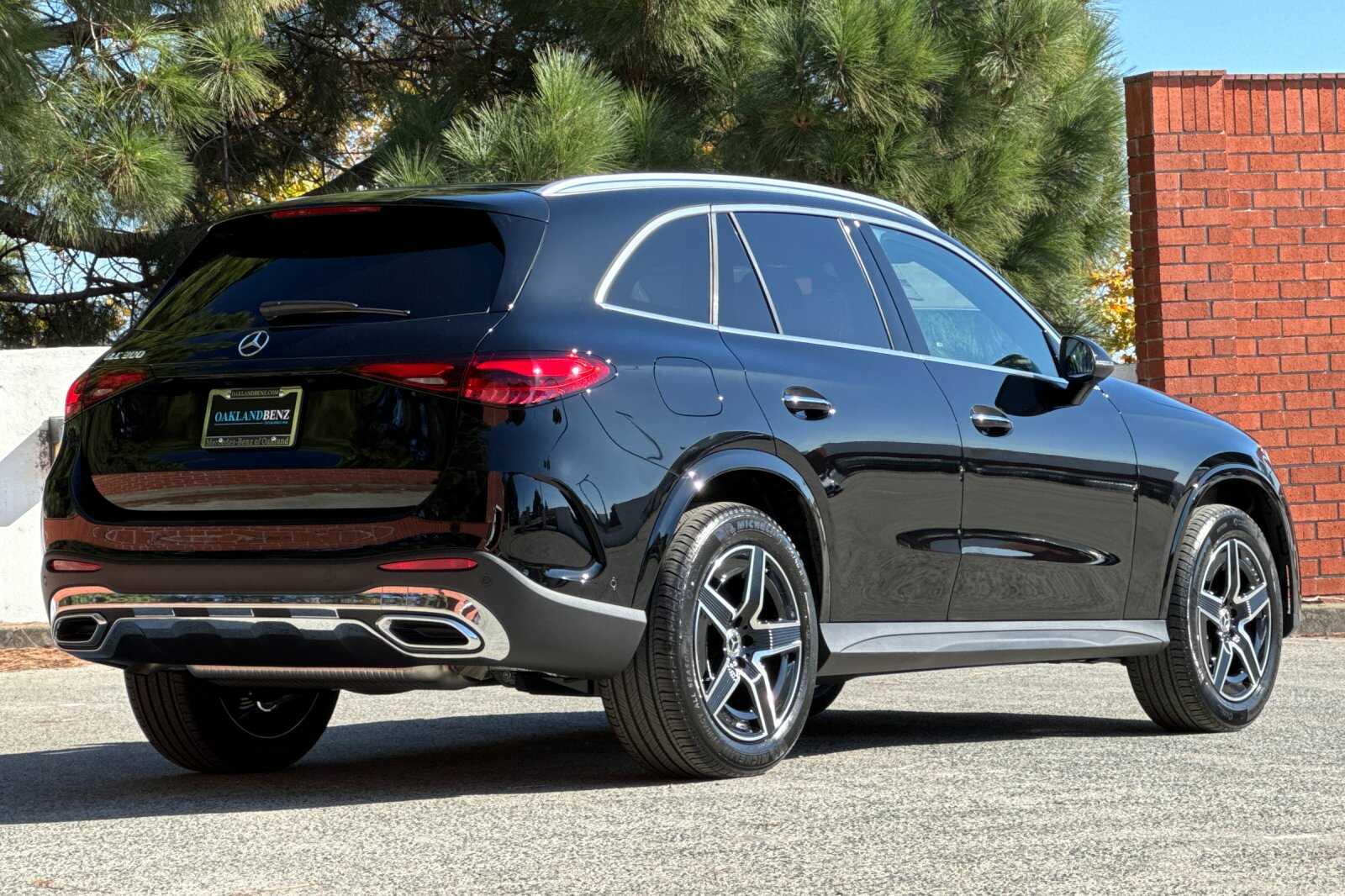 2026 Mercedes Benz GLC 300 photo 2