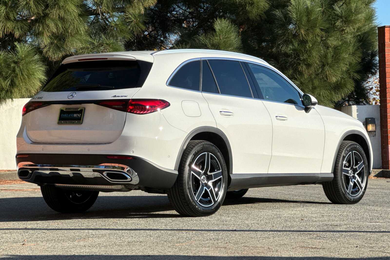 2026 Mercedes Benz GLC 300 4MATIC photo 4