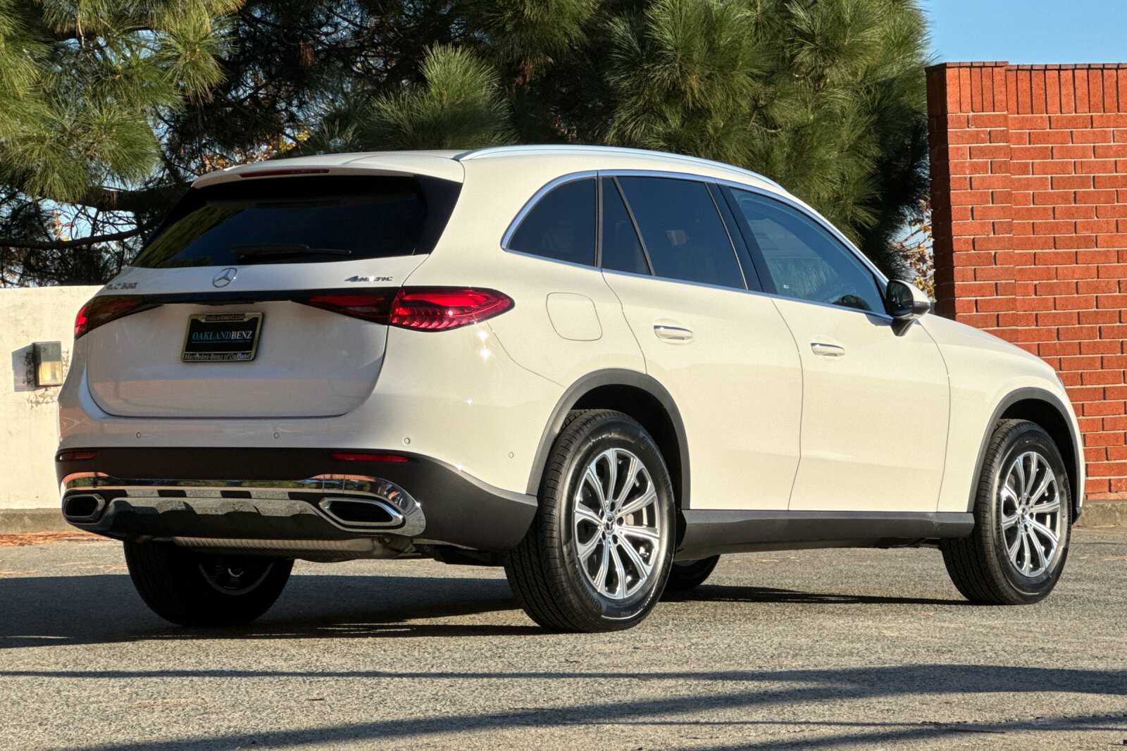 2026 Mercedes Benz GLC 300 4MATIC photo 2