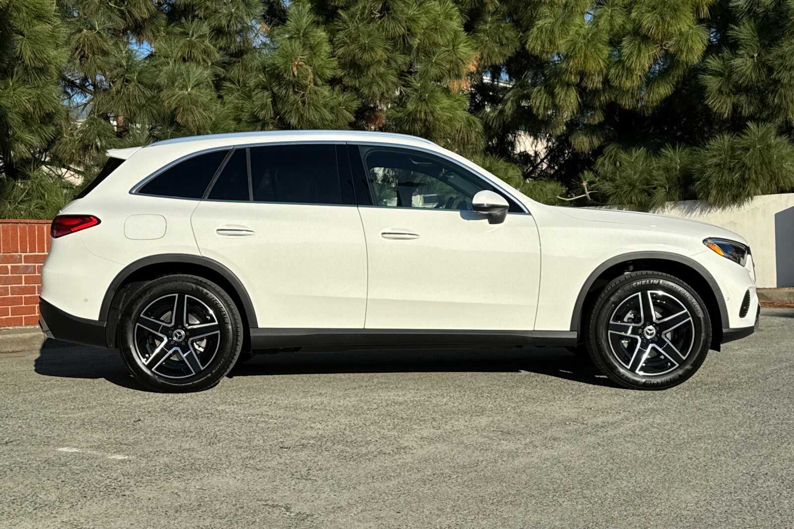 2026 Mercedes Benz GLC 300 4MATIC photo 3