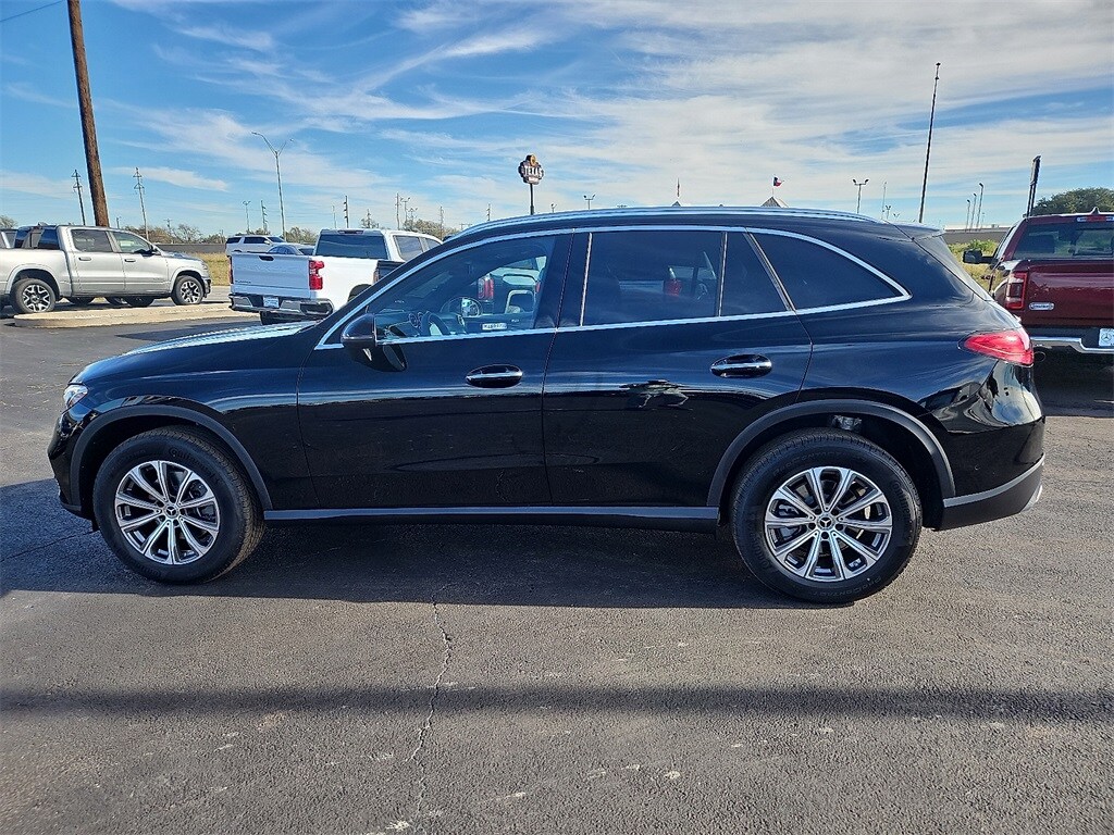 2026 Mercedes Benz GLC 300 photo 2