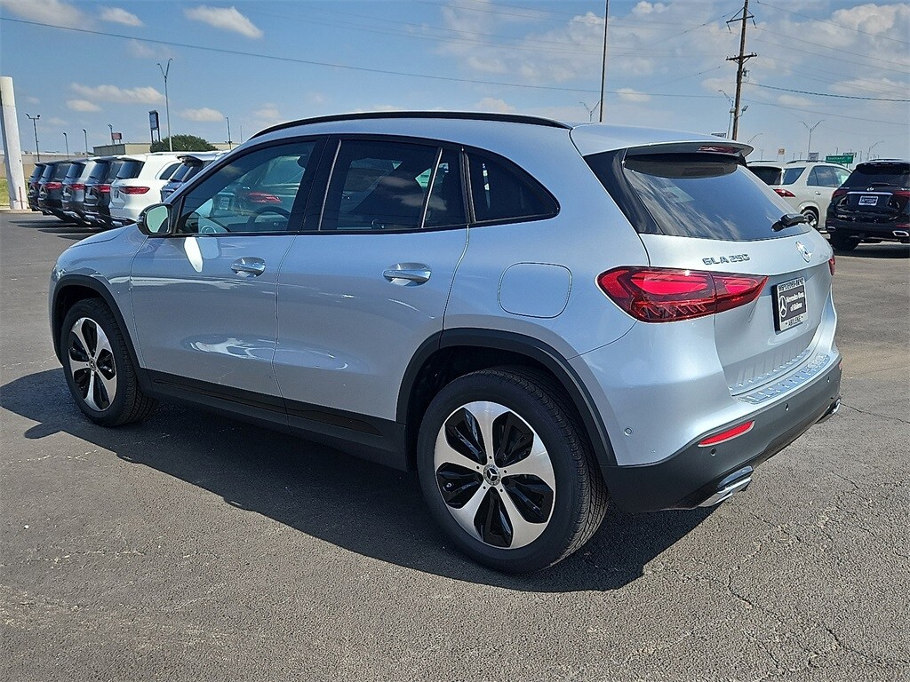 2026 Mercedes Benz GLA 250 photo 4