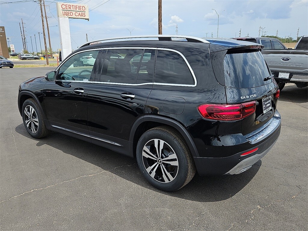 2025 Mercedes Benz GLB 250 photo 3