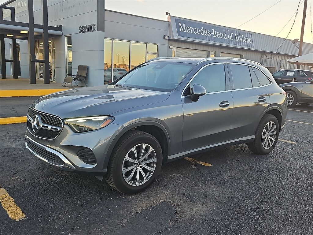 2023 Mercedes Benz GLC 300 4MATIC photo 2