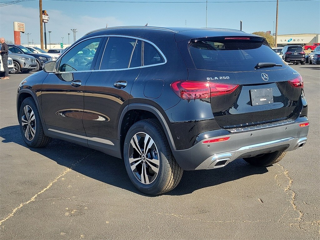 2025 Mercedes Benz GLA 250 4MATIC photo 3