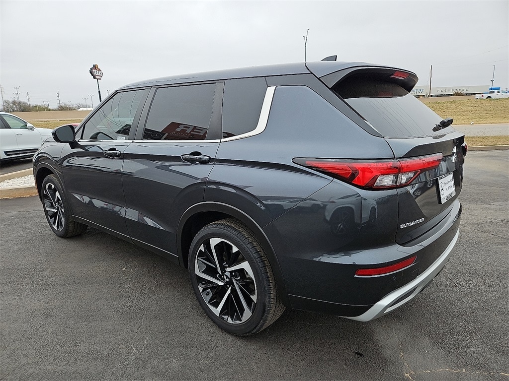 Used 2024 Mitsubishi Outlander SE SUV