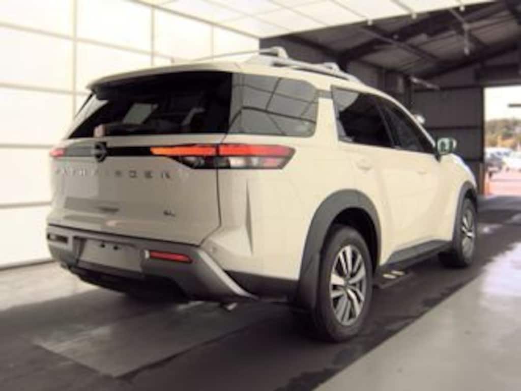 Used 2024 Nissan Pathfinder SL SUV